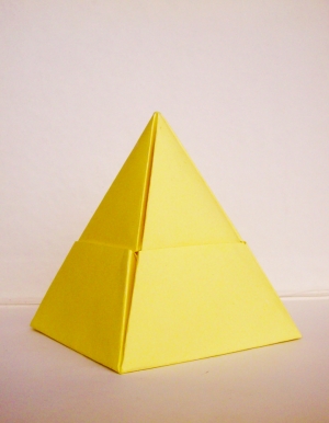 Pyramidal box