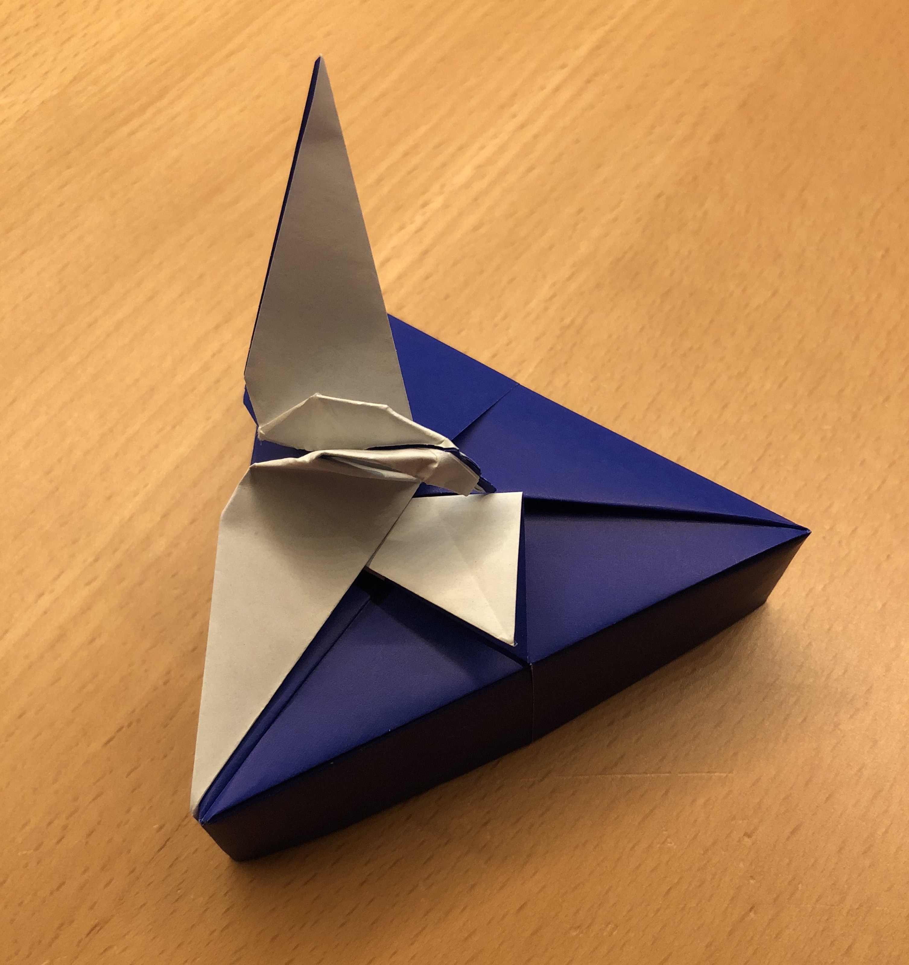 Triangular box - lid (seagull)